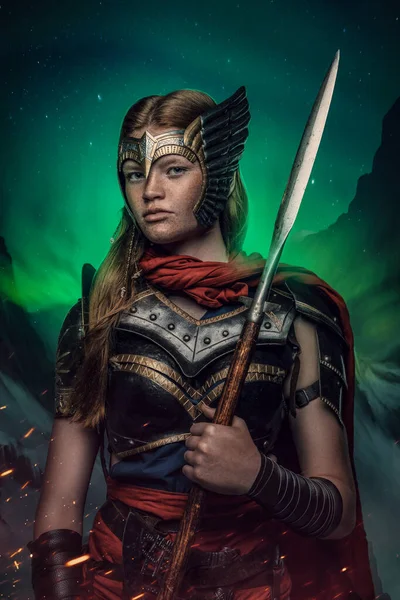 Shot Scandinavian Woman Warrior Spear Dressed Armor Mantle — Stock Fotó