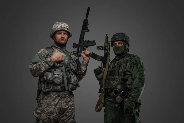 Photo Soldats Isolés Sur Fond Gris Troupe Nato Russe Vêtus — Photo