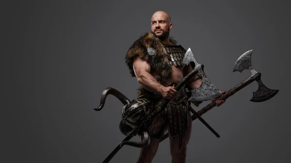 Studio Shot Bald Viking Warrior Fur Holding Two Huge Axes — Stock Photo, Image