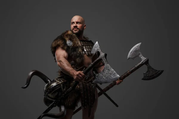 Studio Shot Bald Viking Warrior Fur Holding Two Huge Axes — Stock Photo, Image