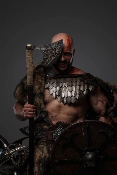 Shot Muscular Viking Bloody Face Holding Axe Shield Grey Background — Stock Photo, Image