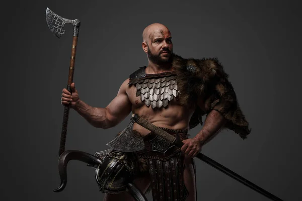 Shot Assaulting Viking Muscular Build Fur Holding Two Axes — Stock Photo, Image
