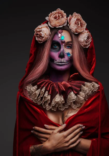 Portret Van Glamour Duivel Vrouw Halloween Stijl Met Rode Cape — Stockfoto