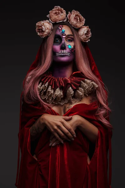 Portret Van Een Mooie Vrouwelijke Demon Met Rozen Krans Rode — Stockfoto