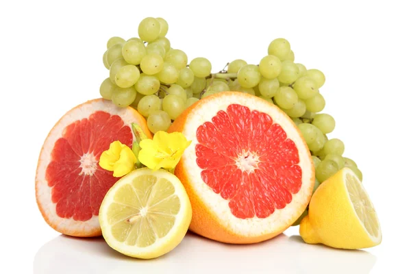 Frutta fresca con uva verde — Foto Stock
