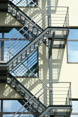 Yangın kaçış merdiveni