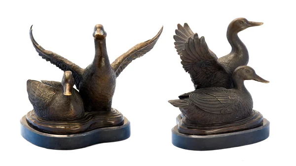 Figurine antique de deux canards joueurs . — Photo