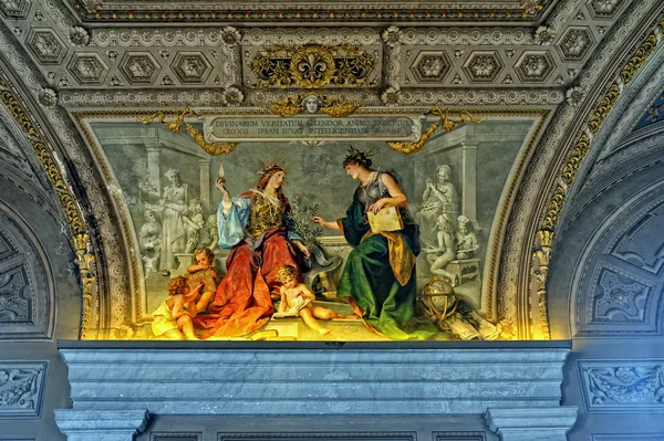 Inside of Vatican museum. — Stock Photo, Image