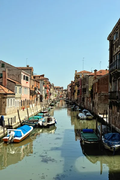 Venetian canal and houses. — Stock Photo, Image