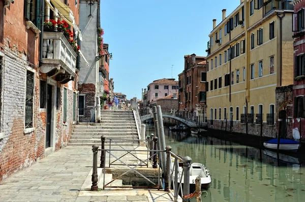 威尼斯运河和房子. — 图库照片