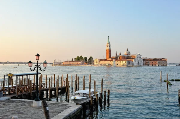 Venetian embankment near the Grand canal. — Stock Photo, Image