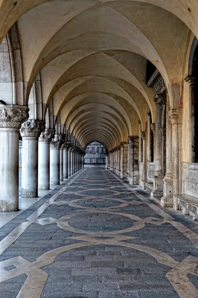 Blick auf Dogenpalast in Venedig. — Stockfoto