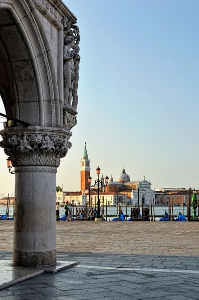 Pohled na Dóžecí palác v Benátkách. — Stock fotografie