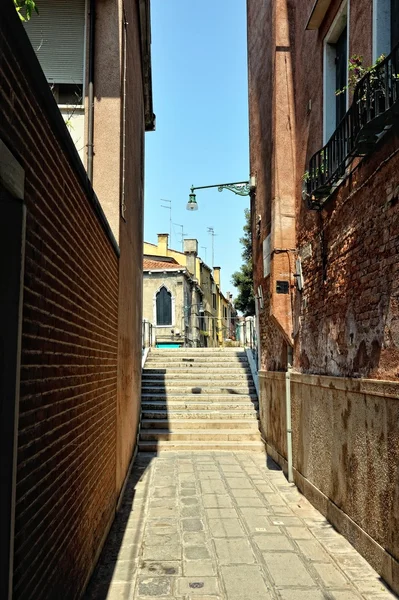 Venedik sokak. — Stok fotoğraf