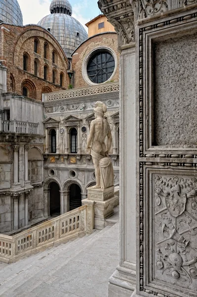 Yard of the Doge's Palace. — Stock Photo, Image