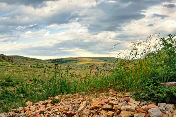 Paesaggio rurale vicino alla città di Ares in Spagna . — Foto Stock