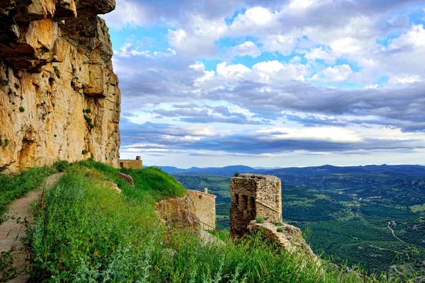 Paisagem do pôr do sol com vista para a montanha. Ares em Espanha . — Fotografia de Stock