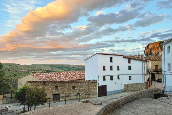 Straten van de kleine oude stad ares in Spanje. — Stockfoto
