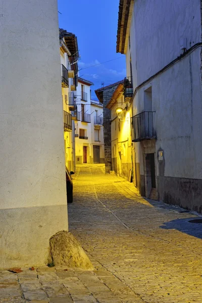 Calles del casco antiguo de Ares en España. Hora de la tarde. . — Foto de Stock