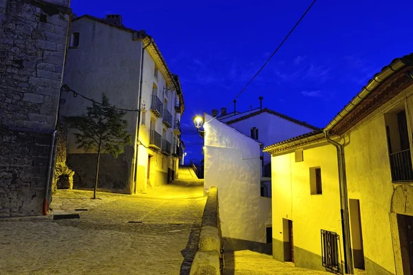 Ruas da cidade velha Ares em Espanha. Hora da noite . — Fotografia de Stock