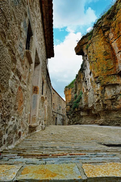 Straten van de kleine oude stad ares in Spanje. — Stockfoto