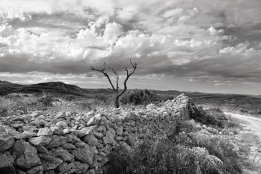 kasaba ares İspanya yakınındaki kırsal manzara-Dağ Manzaralı.