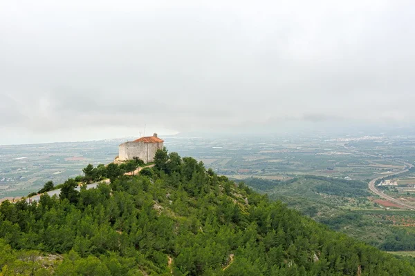 Landscape with monastery and mountains in Spain. — Stock Photo, Image