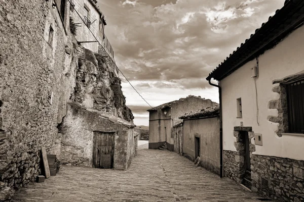 Straten van het kleine stadje. Ares in Spanje. — Stockfoto