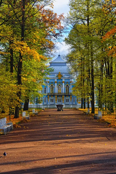 Павильон Эрмитажа в парке Екатерины в Пушкине — стоковое фото