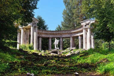 pavlovsk Bahçe, apollo colonnade yaz peyzaj