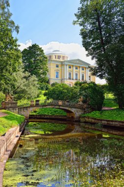 Yaz peyzaj pavlovsk Bahçe, Rusya. görüntülemek için pal