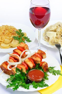 Tablo ile gıda et şiş, köfte ve gass kırmızı kazanmak