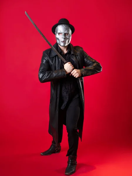 Un misterioso assassino ninja in stile noir. Un uomo vestito di nero — Foto Stock
