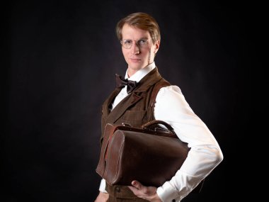 Viktorya dönemi tarzında zeki bir beyefendi. Eski model.