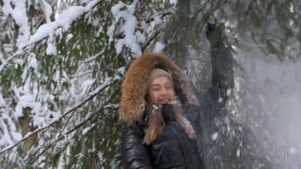 Snow is falling on my head. portrait of a young woman in a fluffy hood. — Stok video