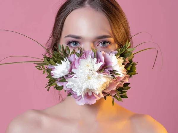 Mantenere la distanza e utilizzare la protezione in primavera, — Foto Stock