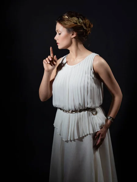 Un'antica eroina, una giovane donna a immagine di un'antica dea greca o musa. Foto Stock Royalty Free