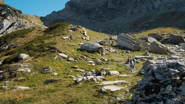 Bergpaden. prachtig panorama van bergen, vrijheid en schoonheid — Stockfoto