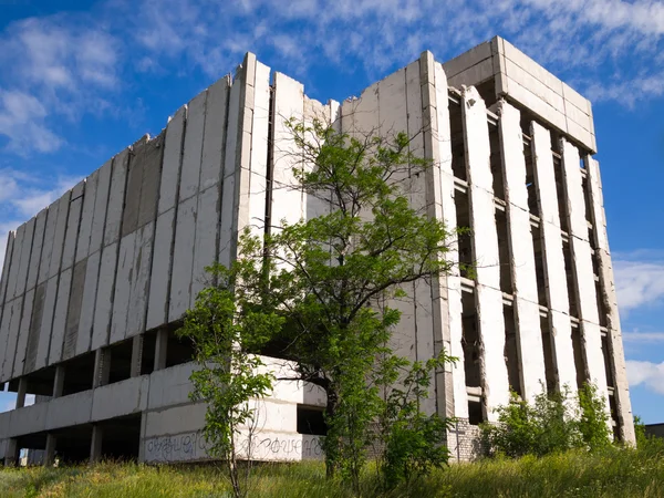 Abandoned unfinished building — Stock Photo, Image