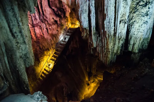 Emine Bayırı khosar Kırım mağara.