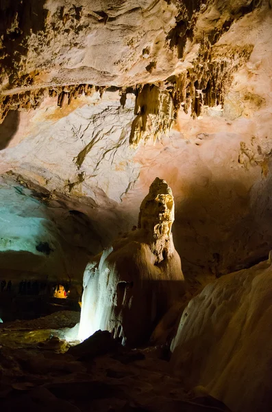 Höhle emine bair khosar auf der Krim. — Stockfoto