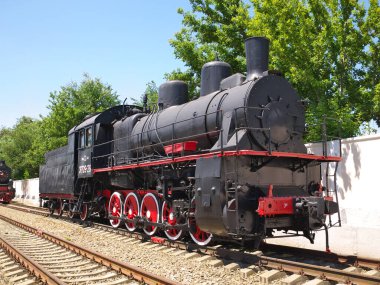 Rostov-on-Don, Rusya - 13 Temmuz 2021. Demiryolu Taşımacılık Müzesi 'ndeki Em729-29 serisinin eski bir buhar lokomotifi. Bu lokomotifler 1932-1935 yılları arasında üretildi..