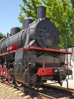 Rostov-on-Don, Rusya - 13 Temmuz 2021. Demiryolu Taşımacılık Müzesi 'ndeki Em729-29 serisinin eski bir buhar lokomotifi. Bu lokomotifler 1932-1935 yılları arasında üretildi..
