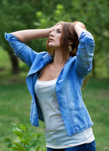 Portrait of a beautiful girl — Stock Photo, Image