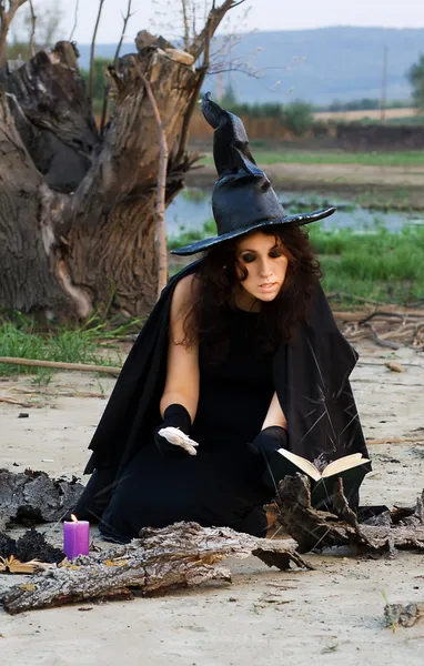 Witch conjures — Stock Photo, Image