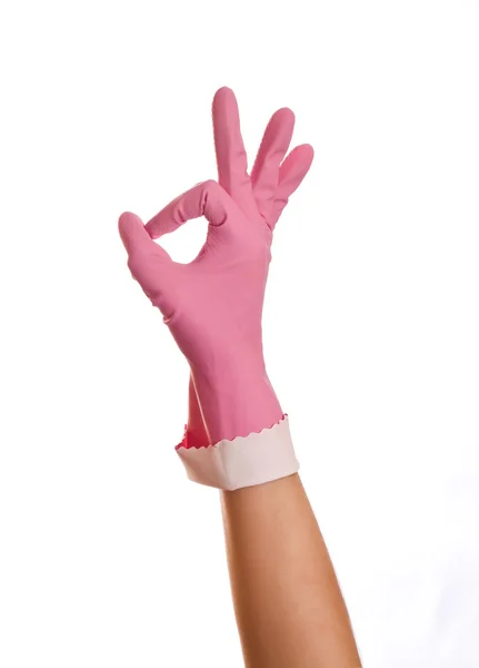 Mano indossando guanto di gomma rosa mostra segno OK, isolato sopra whit — Foto Stock