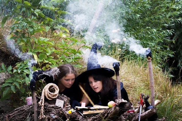 The witches conjure — Stock Photo, Image