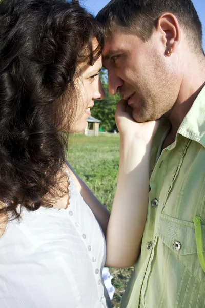 Couple béatifique amoureux — Photo