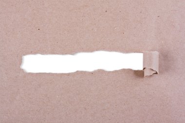 kahverengi paket kağıdı yırtılmış