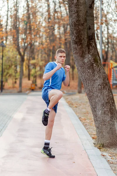 Fiatal Fitness Férfi Készül Boksz Edzés Edzés Kültéri Ember — Stock Fotó